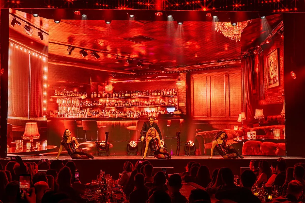 Photos of Illusionist Nigel Otermans tijdens theater show