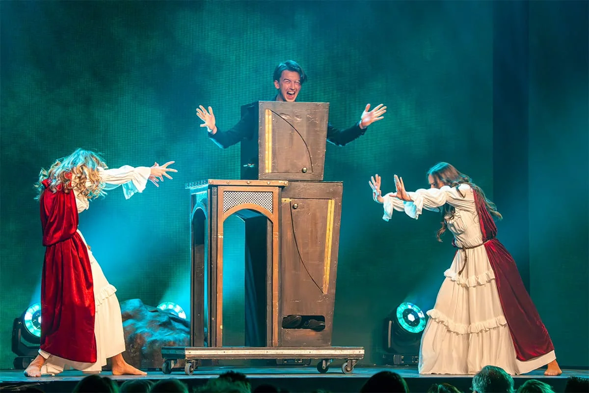 Photos of Illusionist Nigel Otermans tijdens tv appearances