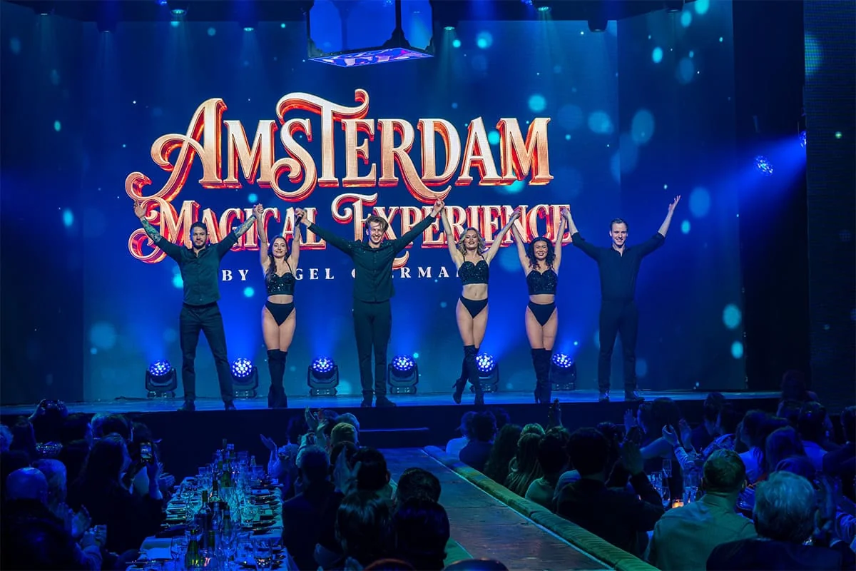 Photos of Illusionist Nigel Otermans tijdens theater show