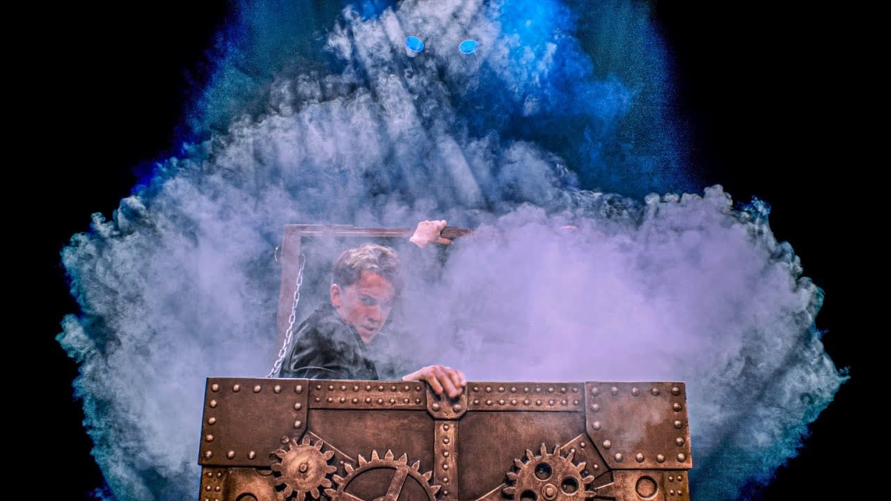 Fotos von Illusionist Nigel Otermans tijdens theatershow