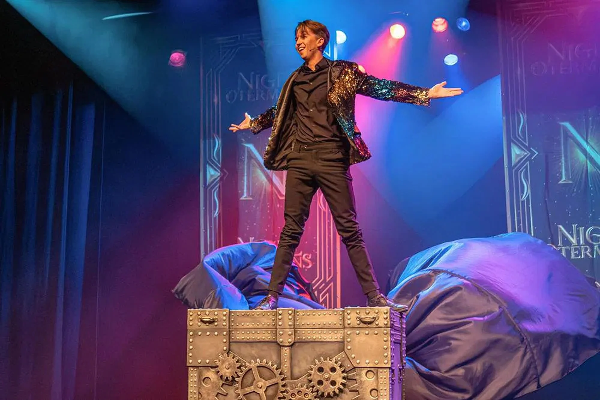 Photos of Illusionist Nigel Otermans tijdens theater show