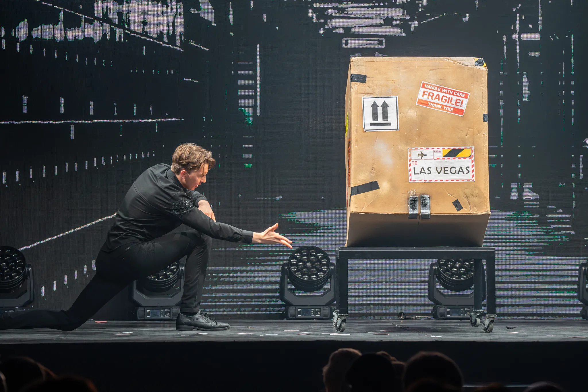 Nigel Otermans live tijdens een one man show
